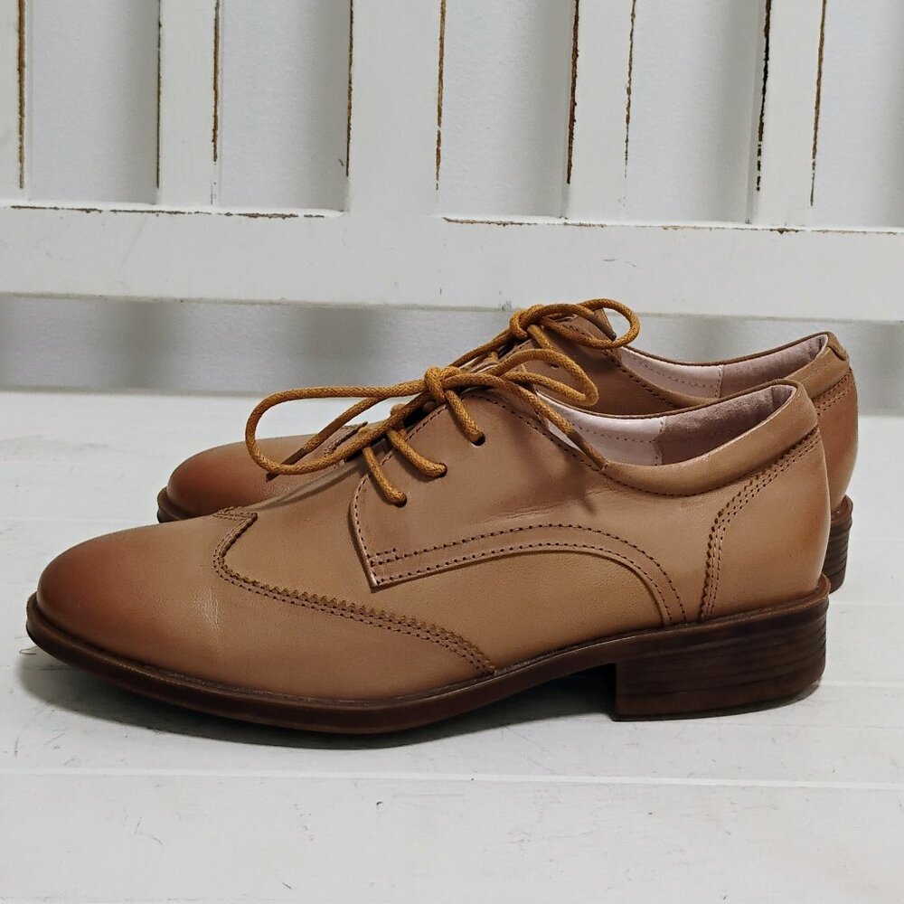 NWOB Women's Leather Oxford Shoes Tan 7